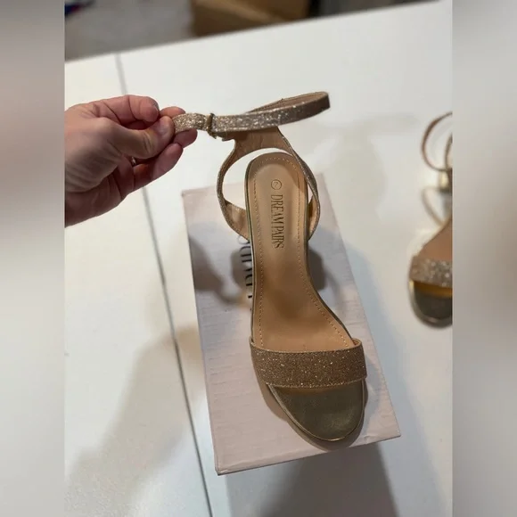 New In Box Dream Pairs Carnival Ankle Strap Heel Gold Glitter Womens US Size 7 - Picture 5 of 10